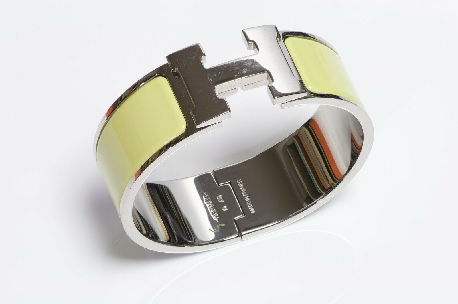 HERMES Paris Wide Chartreuse Green Enamel Clic Clac Bracelet PM