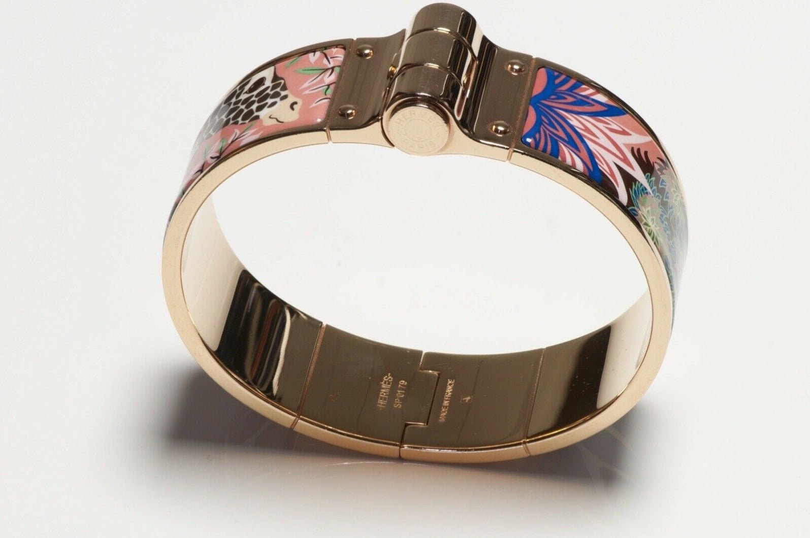 HERMES The Three Graces Giraffe Enamel Hinged Bangle Bracelet
