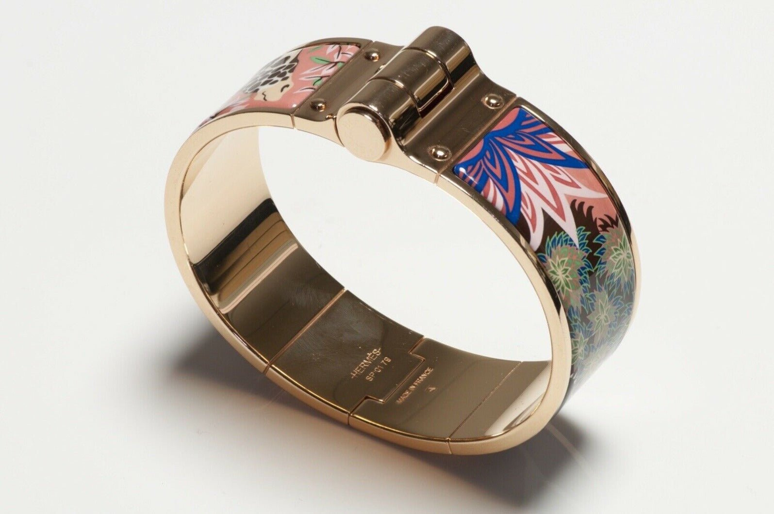 HERMES The Three Graces Giraffe Enamel Hinged Bangle Bracelet