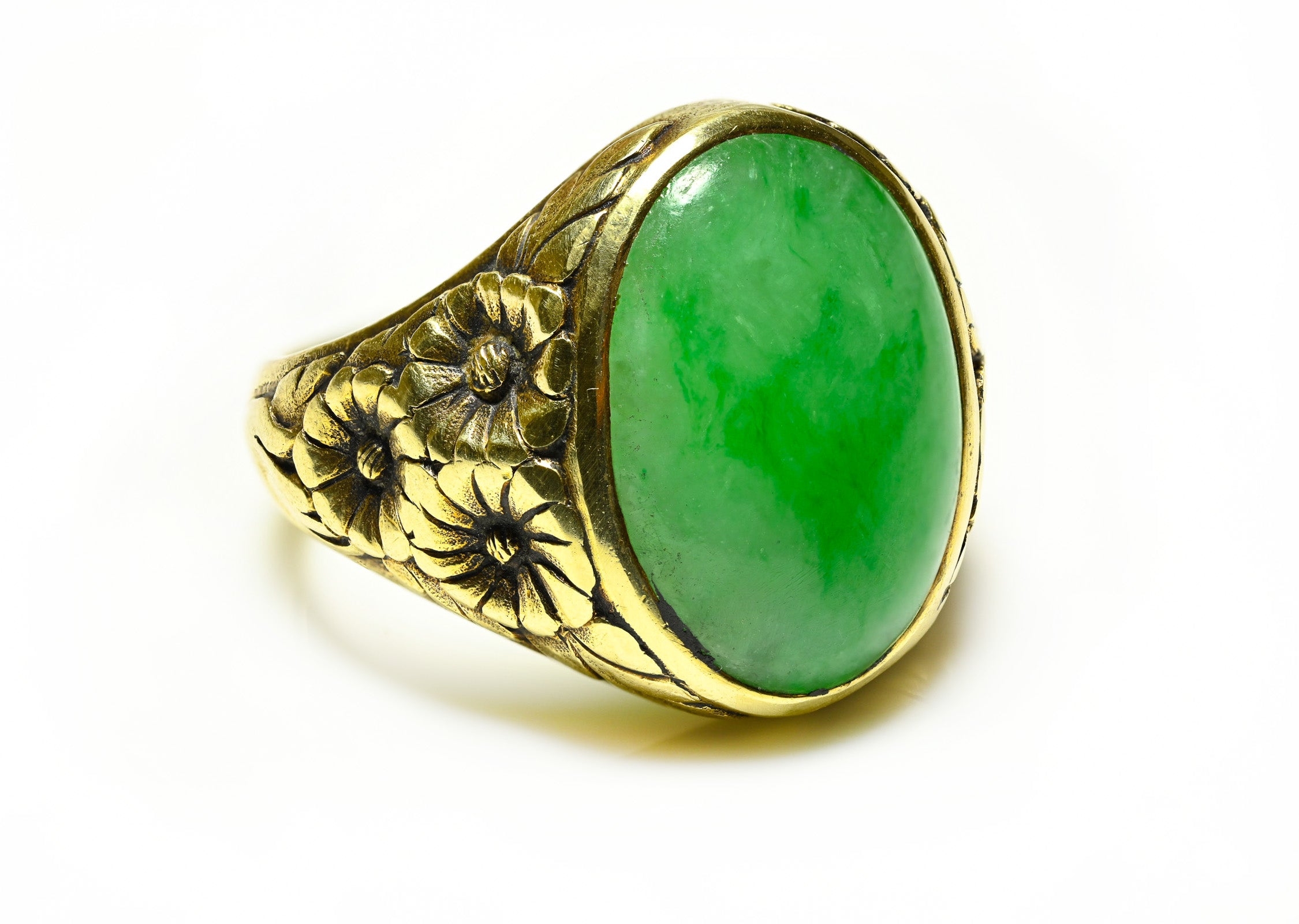 Antique Gold Men’s Jade Ring with Flower Design