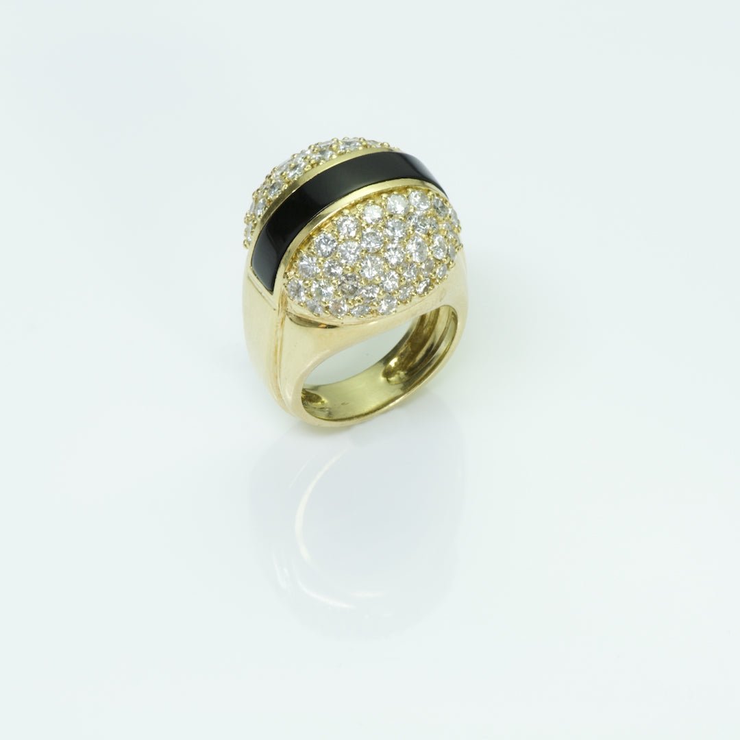 La Triomphe Gold Onyx Diamond Ring