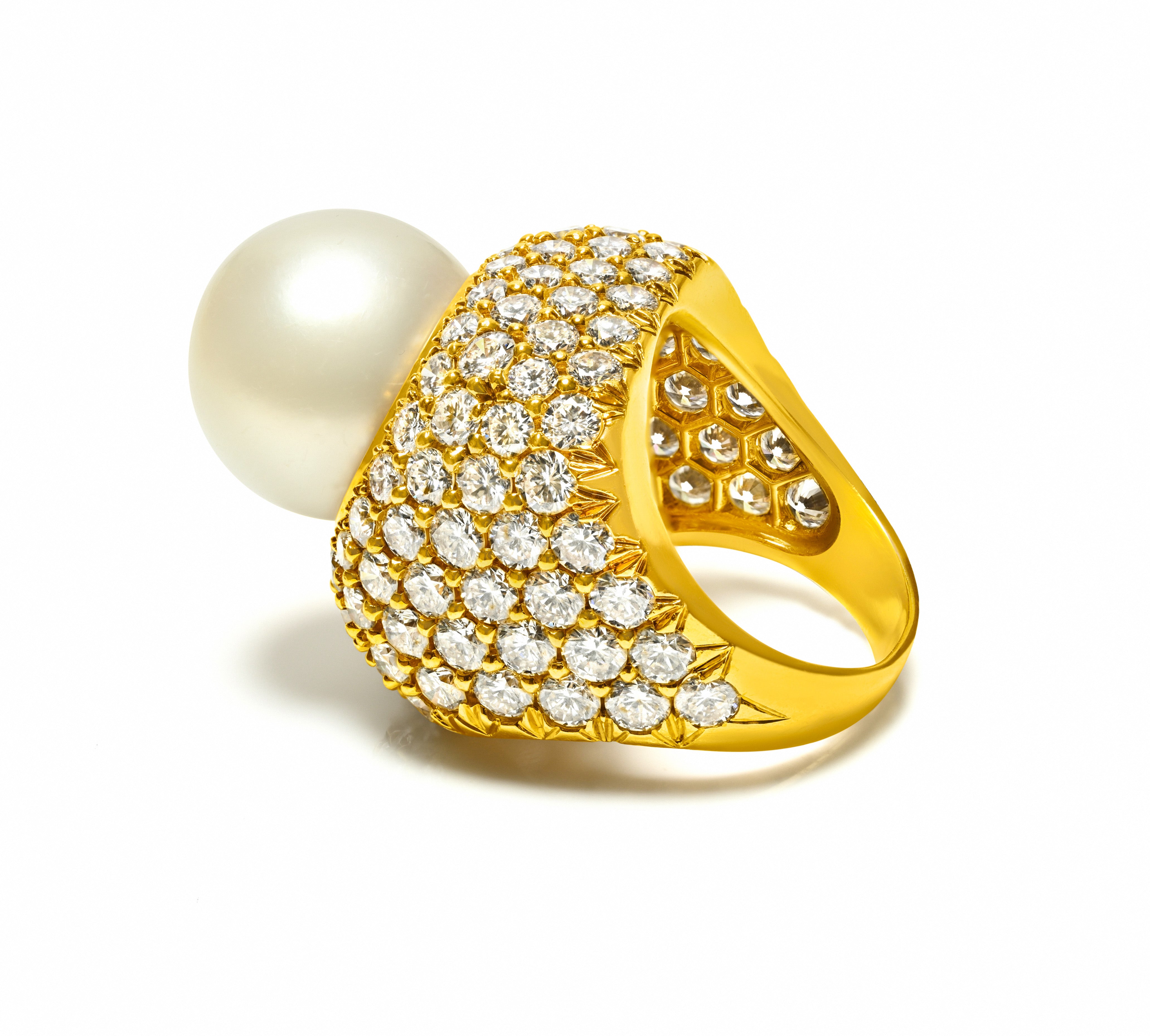 Diamond Pearl Ring 18K Gold high jewelry