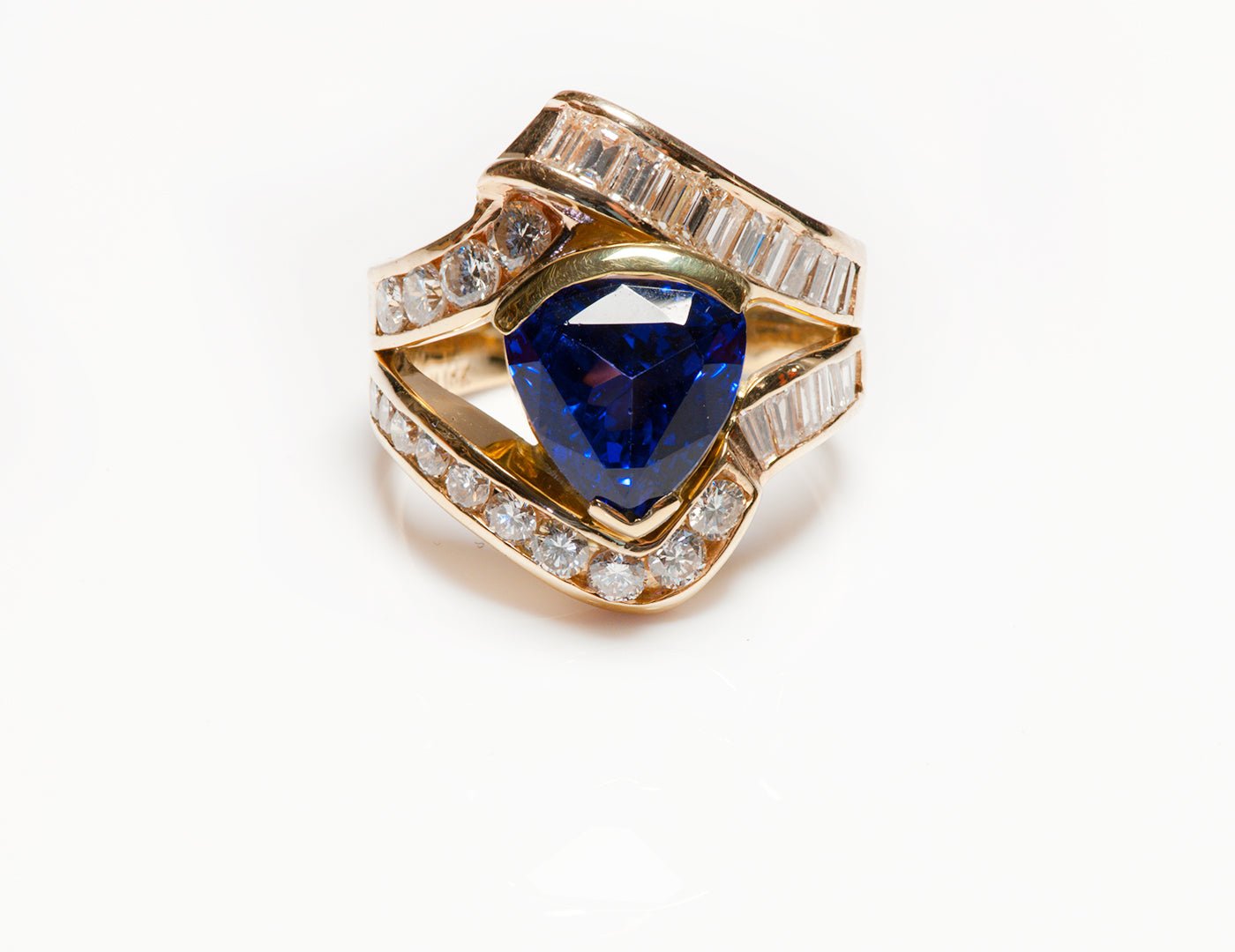 Tanzanite Gold Baguette & Round Brilliant Cut Diamond Ring