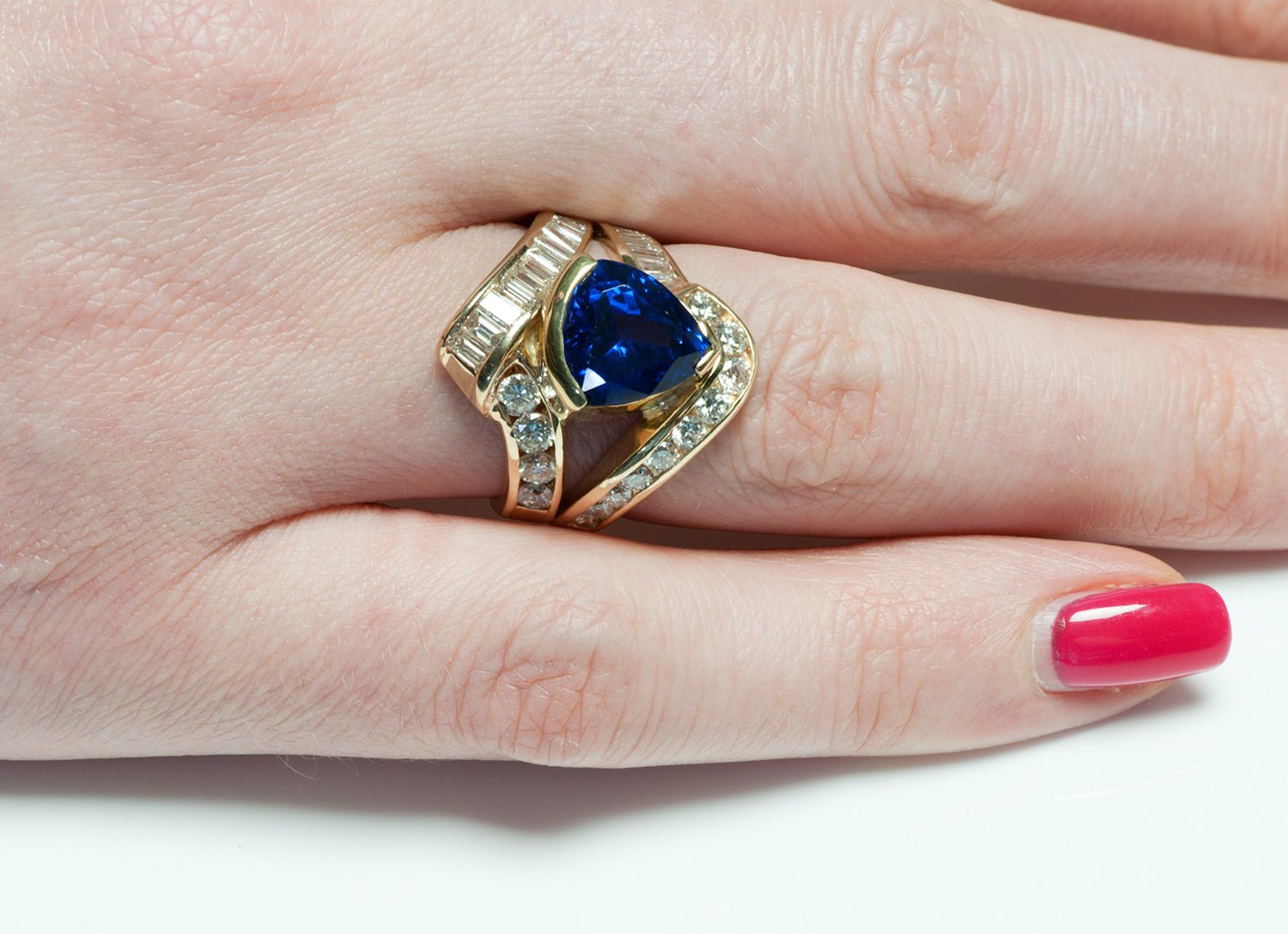 Tanzanite Gold Baguette & Round Brilliant Cut Diamond Ring