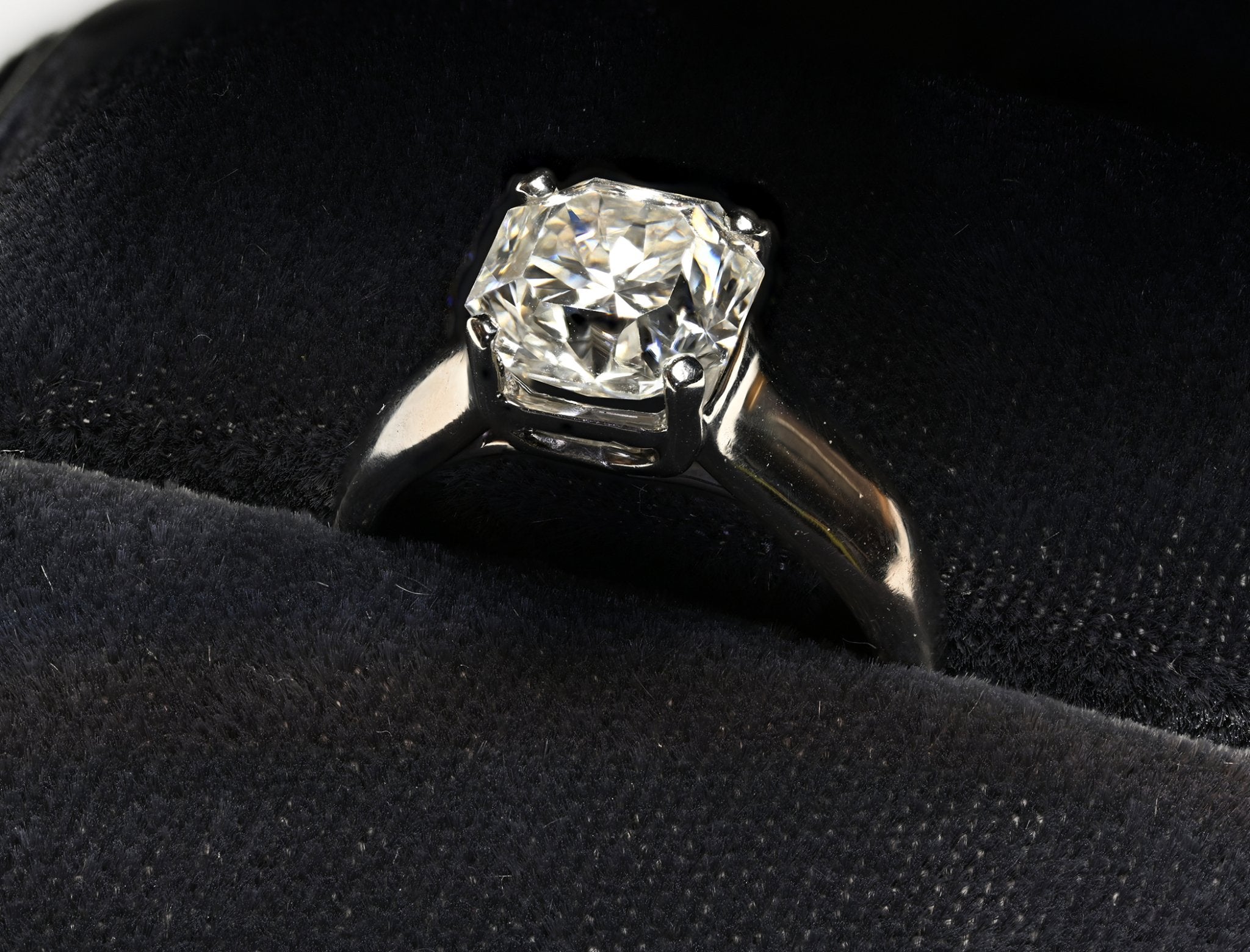 Tiffany & Co. Lucida Platinum 2.79 CTW Diamond Engagement Ring