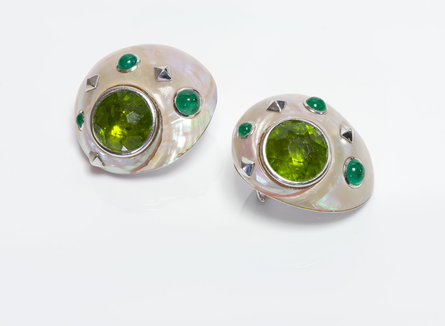 Trianon Shell 18K Gold Zircon Emerald Earrings