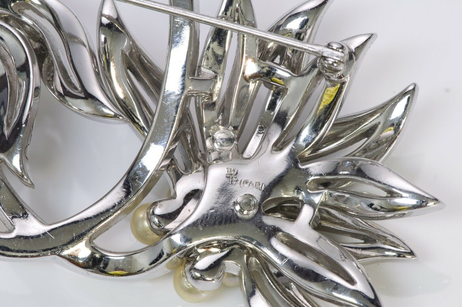 TRIFARI 1950’s Alfred Philippe Crystal Pearl Flower Pin Brooch