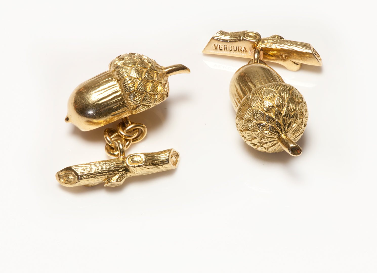 Verdura 18K Yellow Gold Acorn Cufflinks
