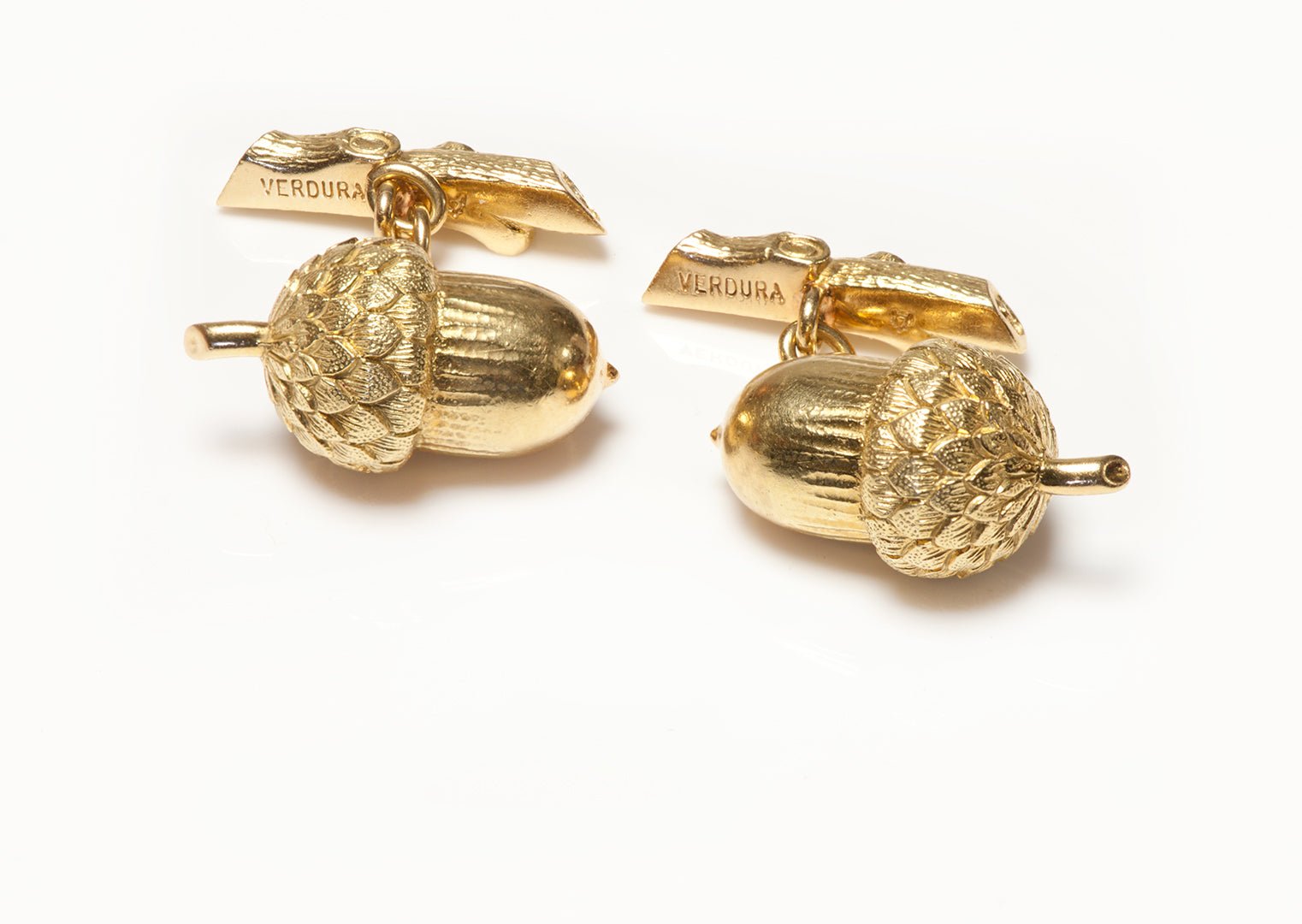 Verdura 18K Yellow Gold Acorn Cufflinks
