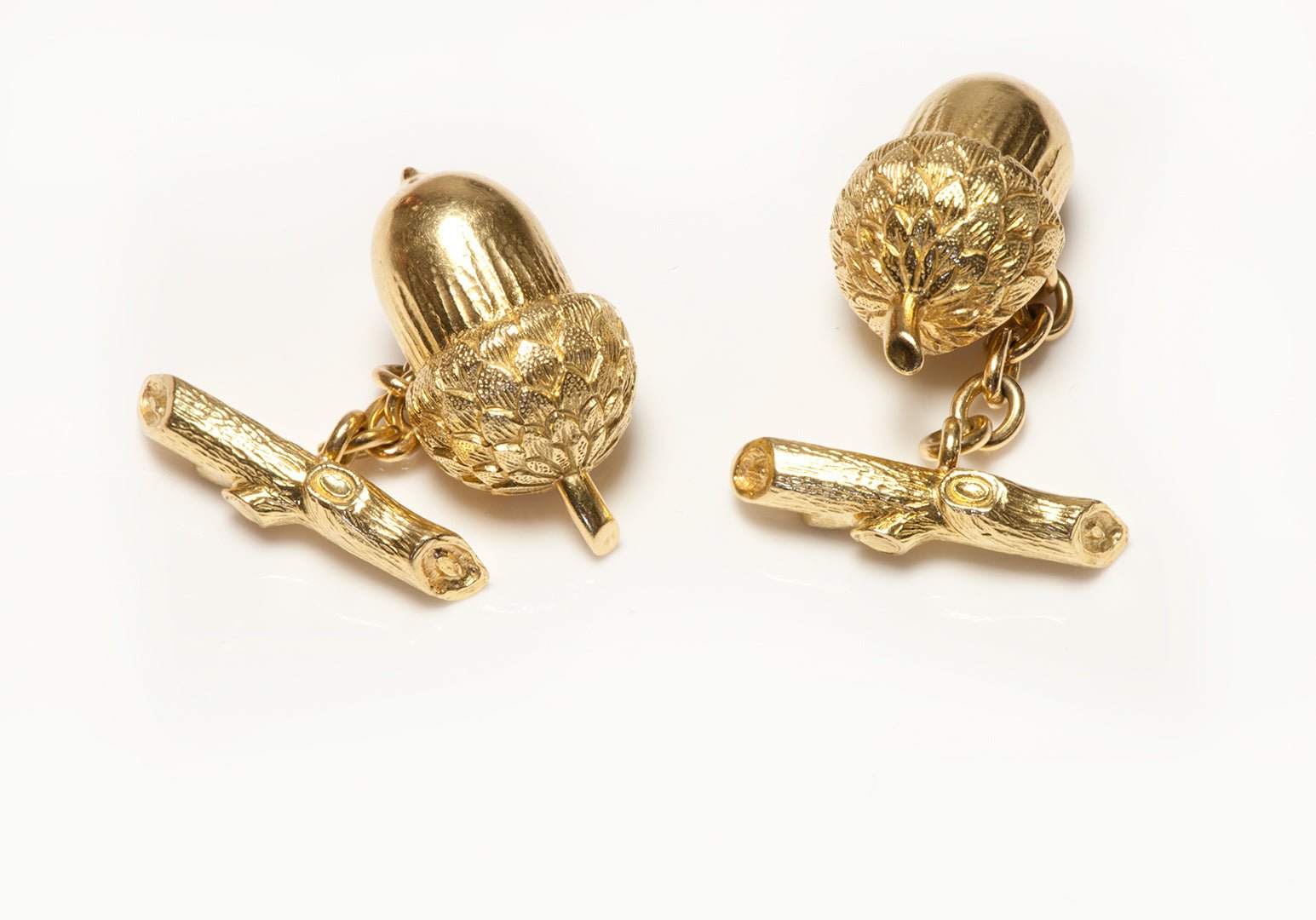 Verdura 18K Yellow Gold Acorn Cufflinks