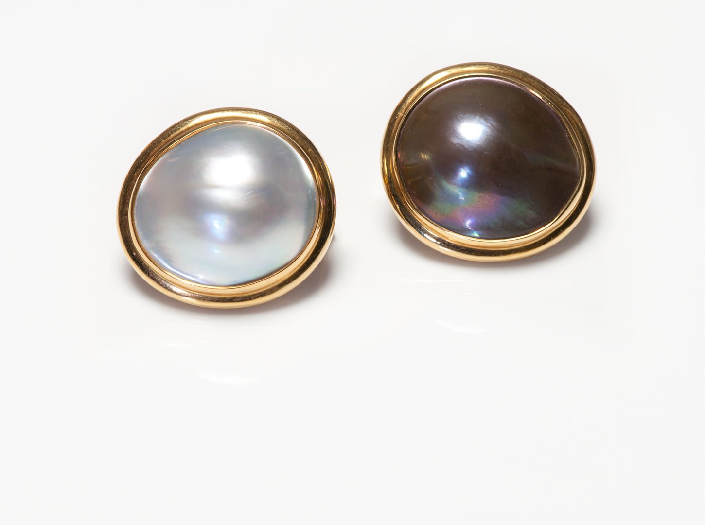 Vintage 18K Gold White Grey Mabe Pearl Earrings1