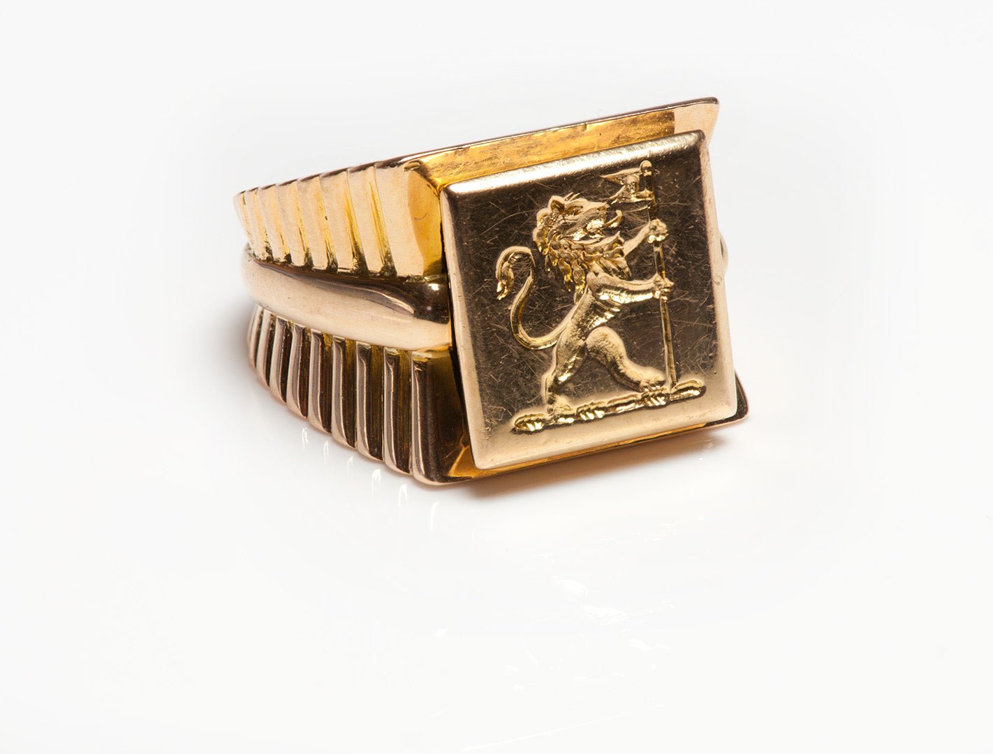 Vintage 18K Yellow Gold Lion Crest Men's Ring