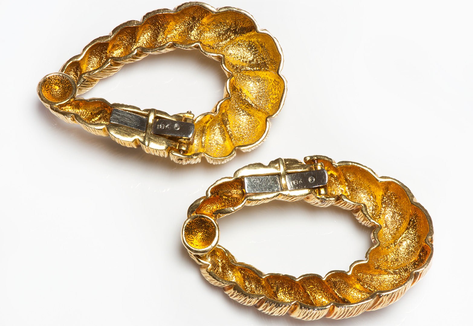 Vintage 18K Yellow Gold Reeded Twist Hoop Earrings