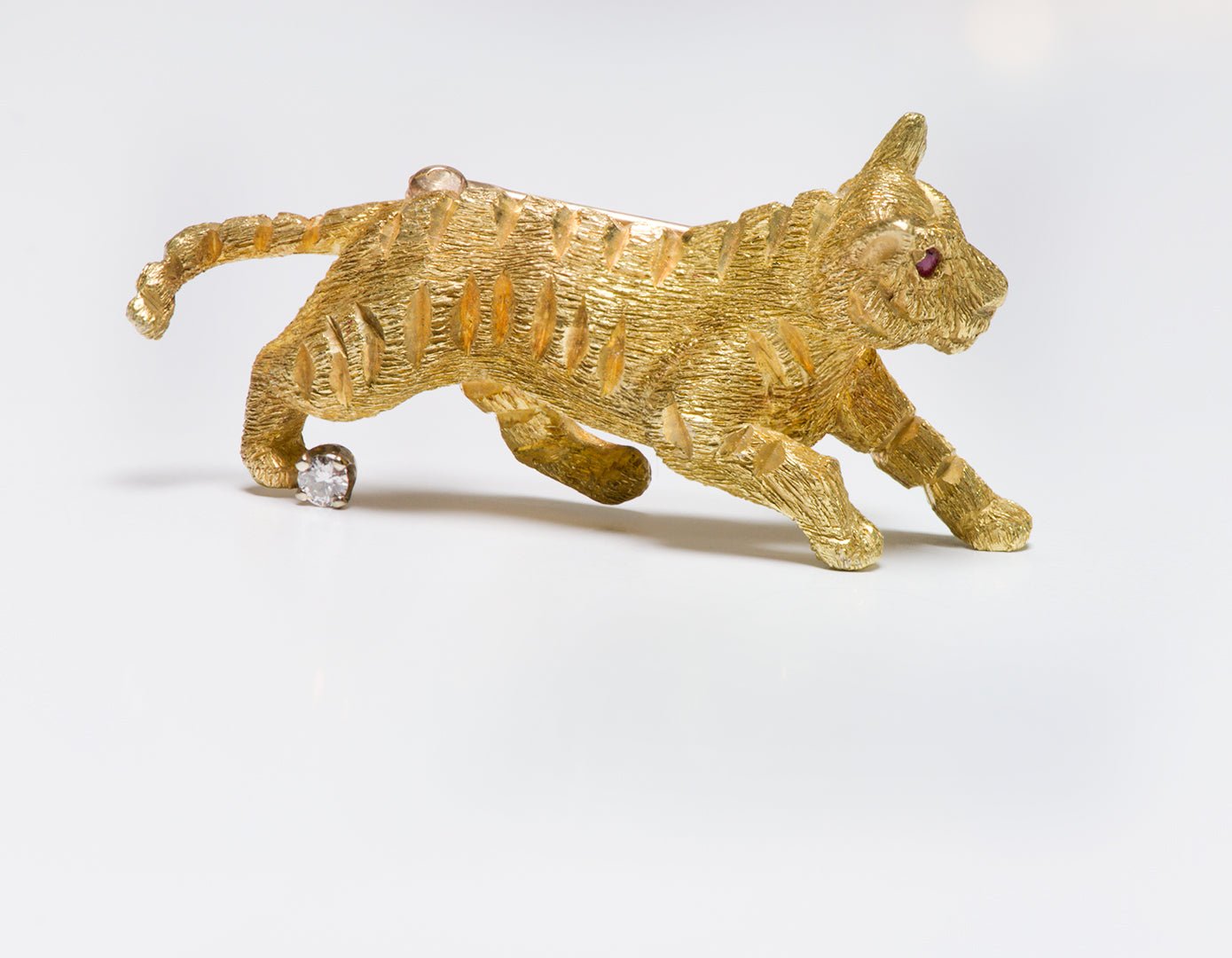 Vintage 18K Yellow Gold Ruby Diamond Tiger Brooch