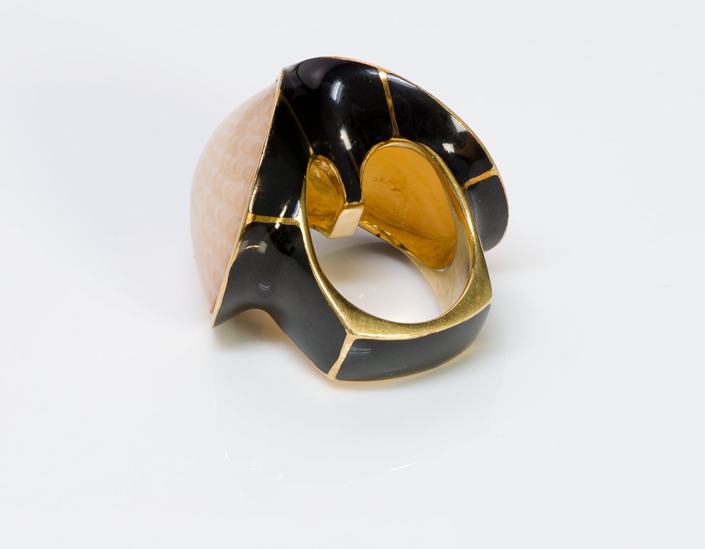 Vintage Black Enamel 18K Gold Shell Ring