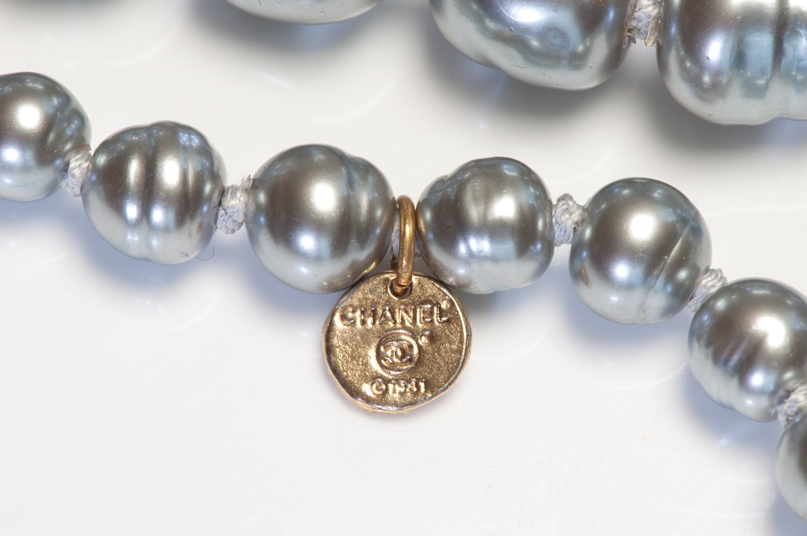 Vintage Chanel Paris 1981 Gray Baroque Pearl Sautoir Strand Necklace