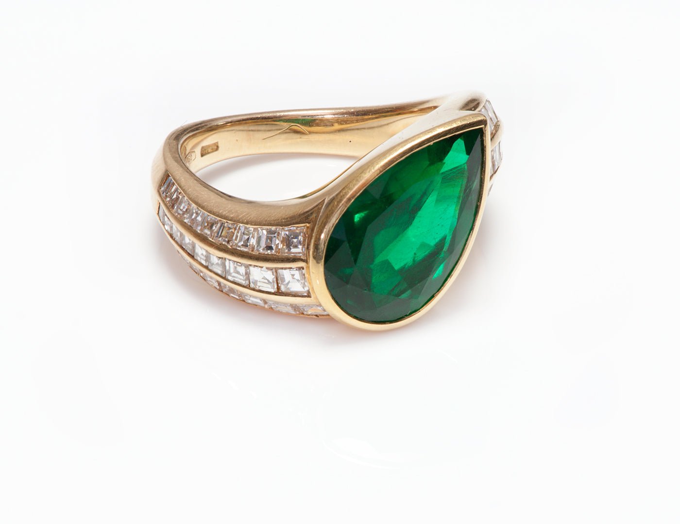 Vintage Pear Shaped Emerald Diamond 18K Yellow Gold Ring
