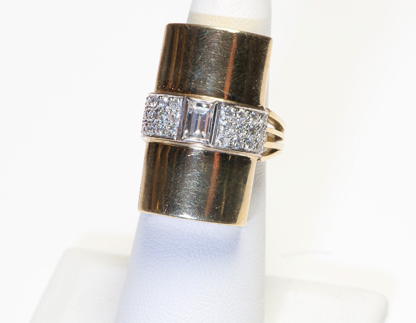 Vintage Yellow Gold Diamond Barrel Ring
