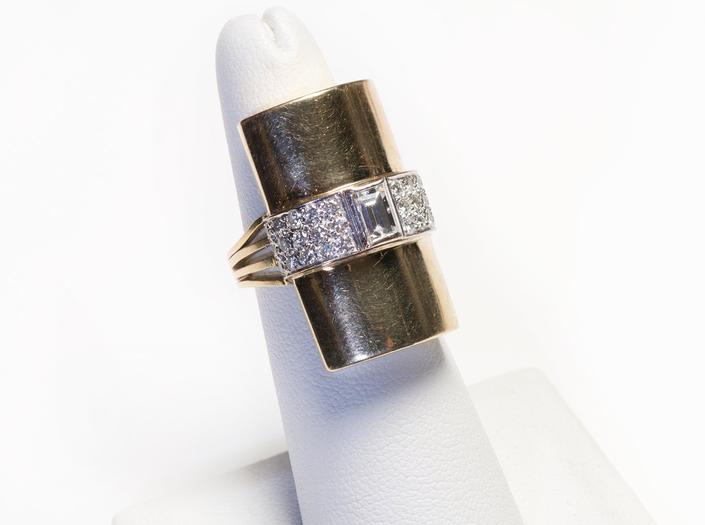 Vintage Yellow Gold Diamond Barrel Ring