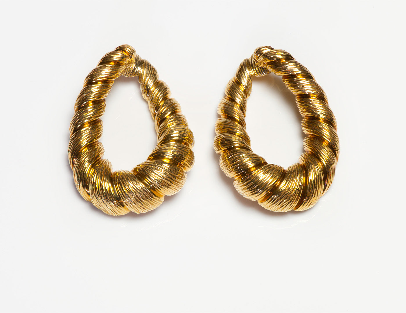 Gold Earrings: A Must-Have for Every Woman