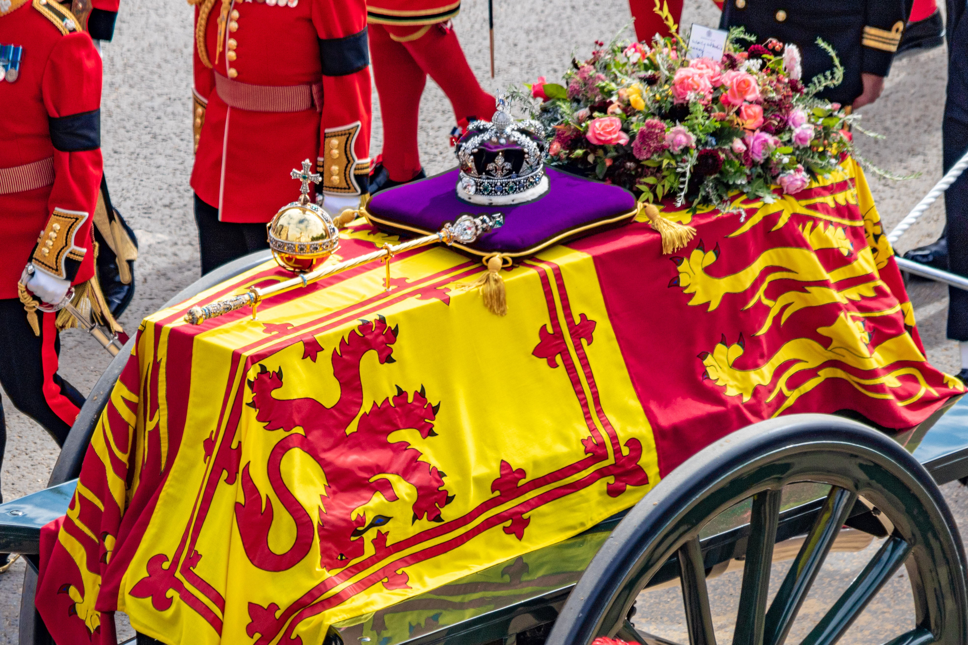 The Only Jewels Queen Elizabeth Will Be Buried With - DSF Antique Jewelry