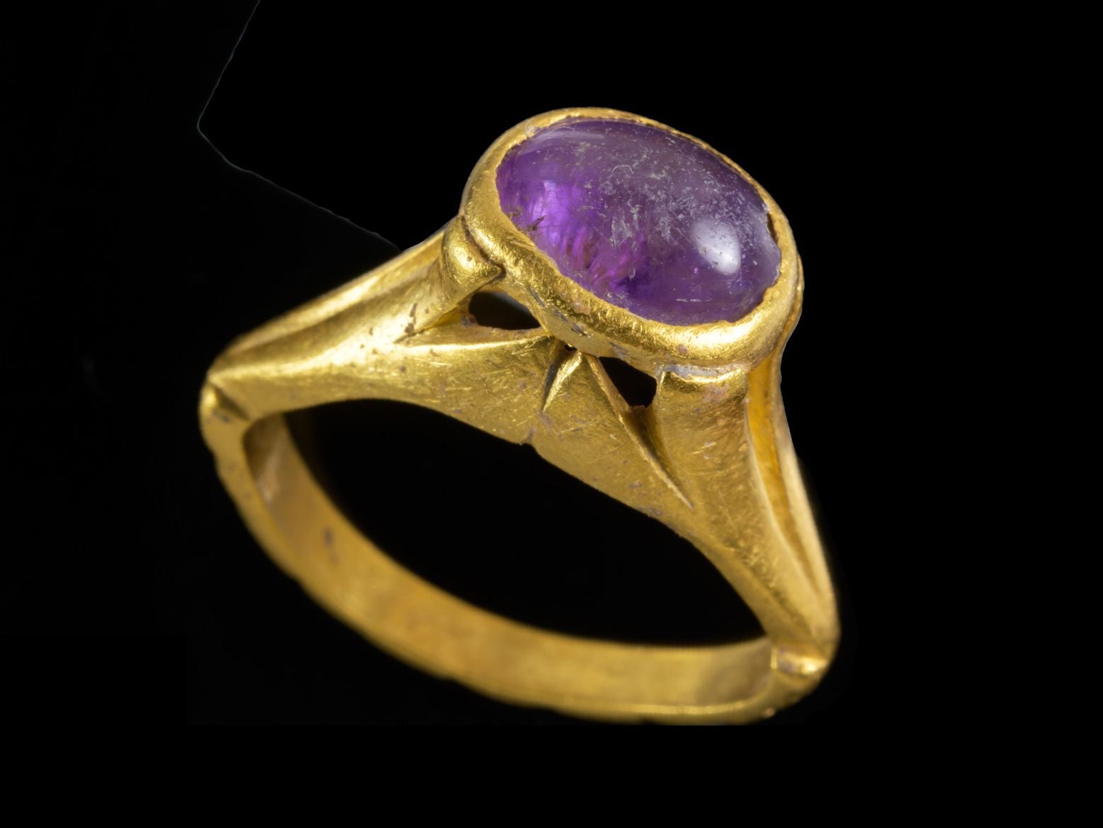 Ancient Gold Amethyst Ring, Said To Prevent Hangovers, Discovered In Israel - DSF Antique Jewelry