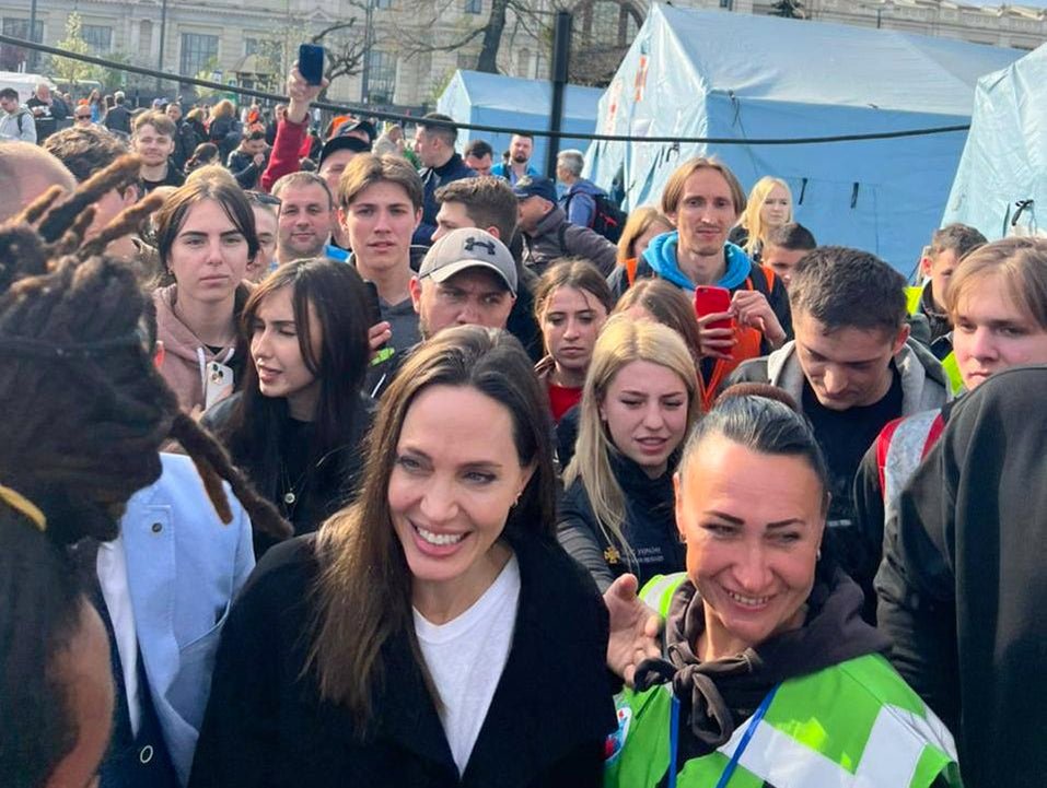 Brave Angelina Jolie Visited Ukraine To Meet People Affected By The War - DSF Antique Jewelry