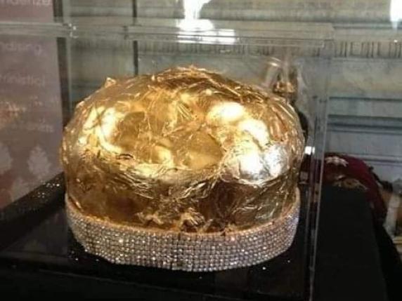 Delightful Expensive Jewel: A Panettone Covered With Gold And Diamonds - DSF Antique Jewelry