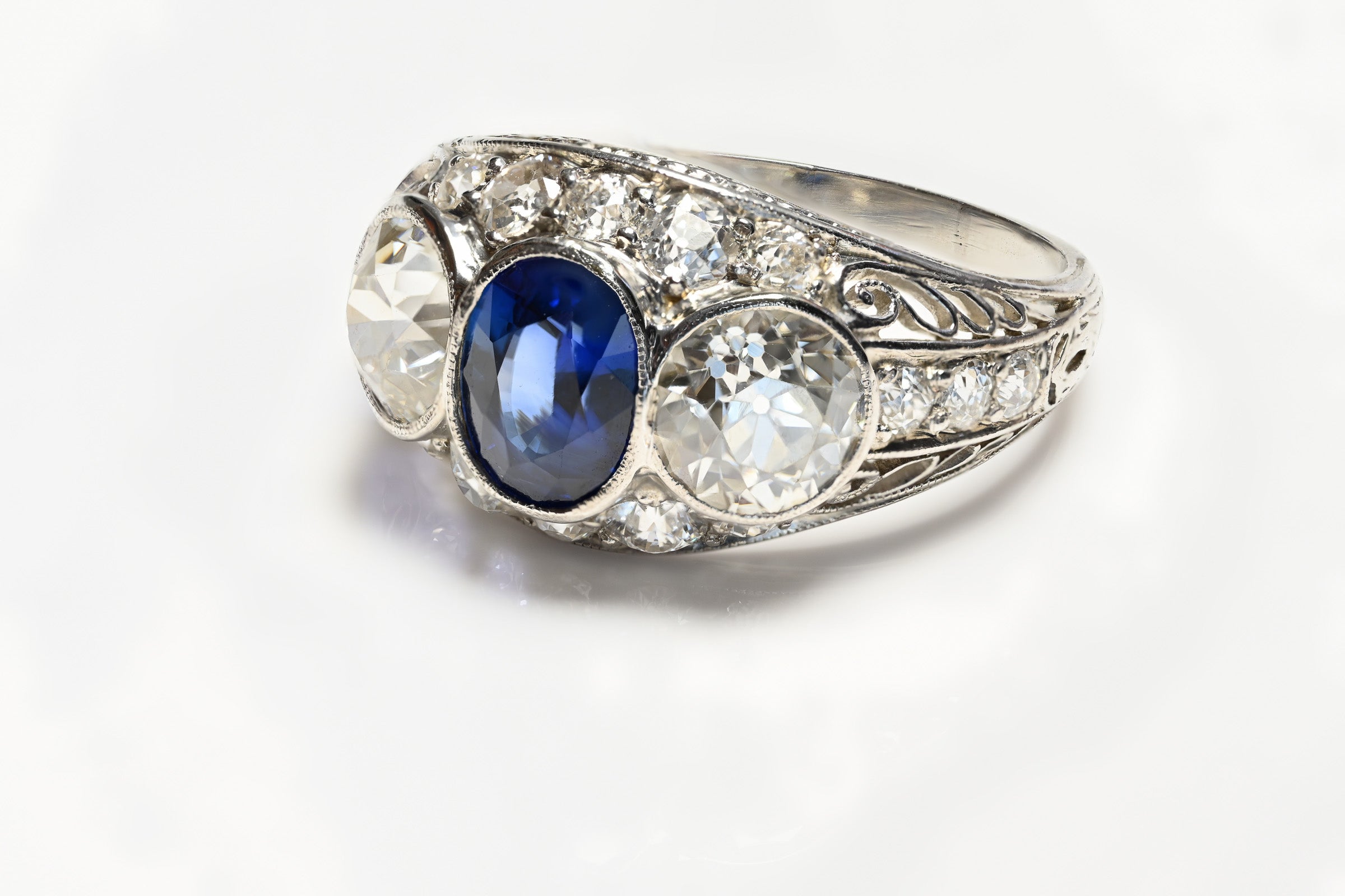 Investing in Antique Jewelry: Why It’s Always a Good Idea