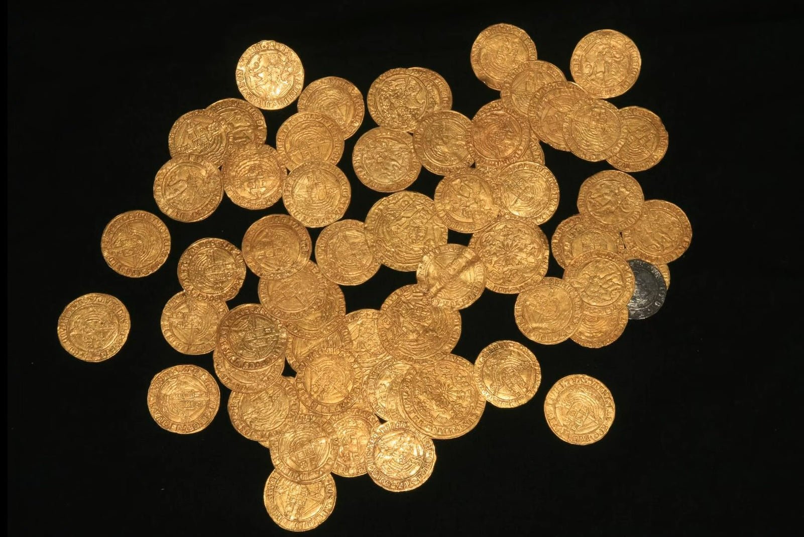 Fabulous Discovery: The Largest Gold Treasure Ever Found In Britain - DSF Antique Jewelry