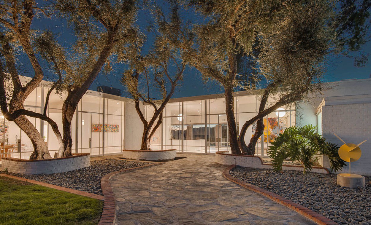Frank Sinatra's Iconic House has Been Put up for Sale - DSF Antique Jewelry
