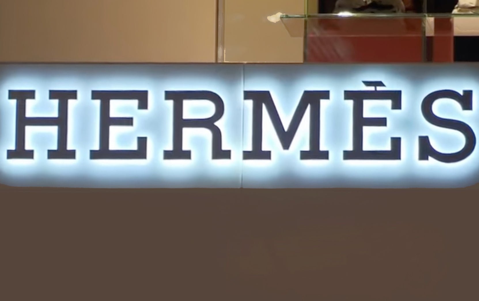 Hermes Is Ceasing Operations In Russia - DSF Antique Jewelry