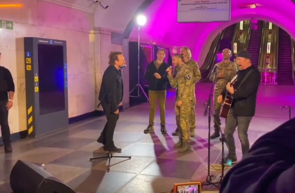 Irish Rock Star Bono Gives A Freedom Concert In Kyiv Metro - DSF Antique Jewelry