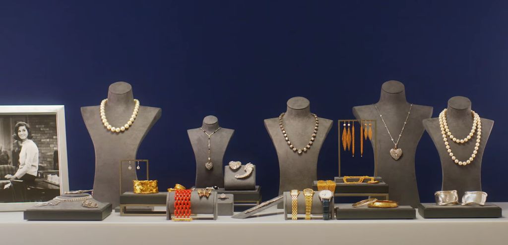 Mary Tyler Moore's Jewelry Exceeded Expectations At Auction - DSF Antique Jewelry
