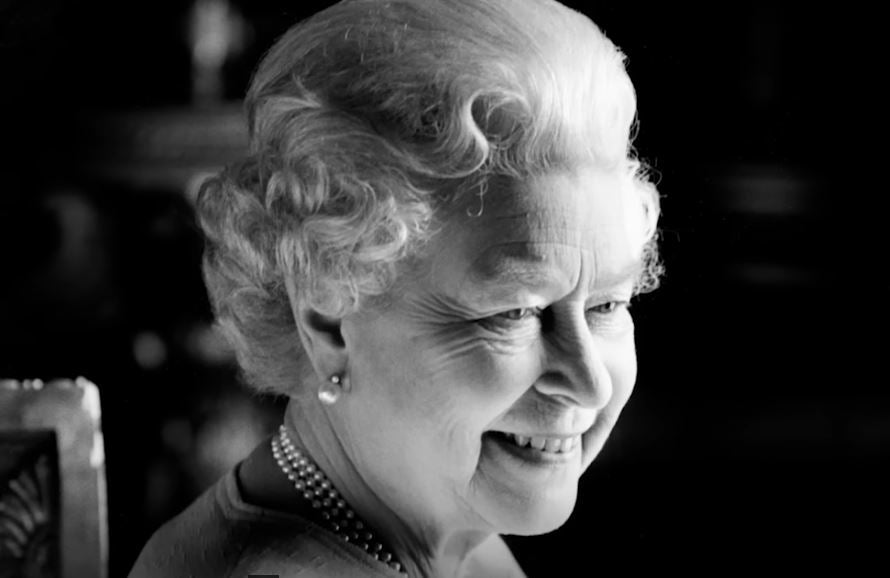 Old Couple Received Emotional Letter From Queen Elizabeth On The Day Of Her Death - DSF Antique Jewelry