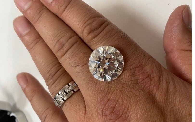 Pensioner Discovers That a Stone She Wanted to Throw in the Bin is a Rare Diamond - DSF Antique Jewelry
