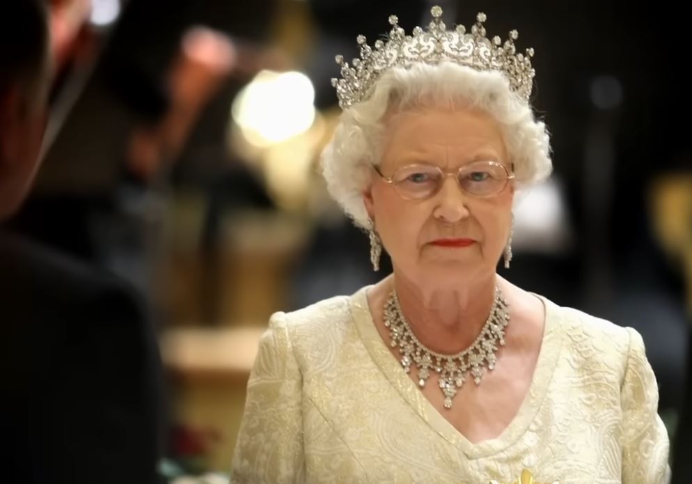 Queen Elizabeth "Fired" Her Best Friend Over A "Dead Bird" Prank - DSF Antique Jewelry