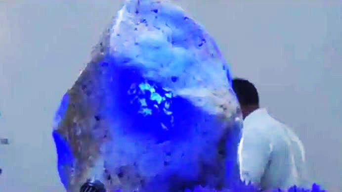 "Queen of Asia", A 310-Kilogram Sapphire, Will Be Put Up For Auction - DSF Antique Jewelry
