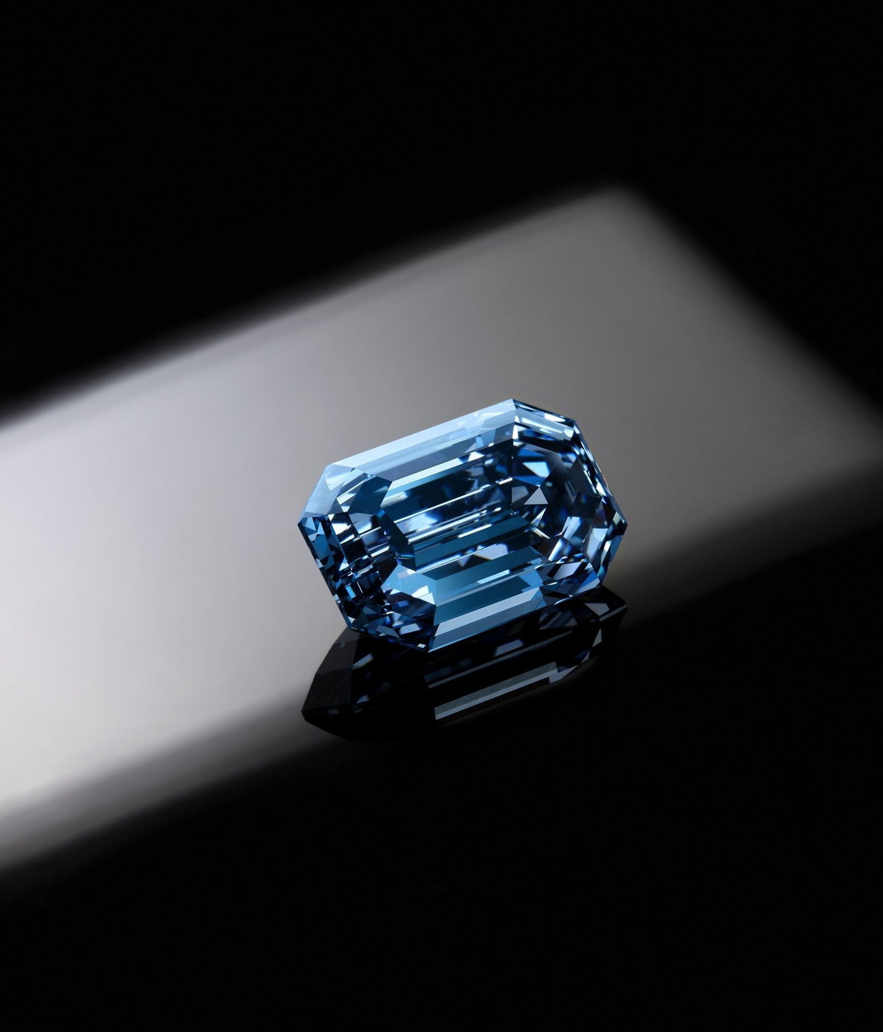 Record Blue Diamond To Be Auctioned. "It's a perfect masterpiece!" - DSF Antique Jewelry