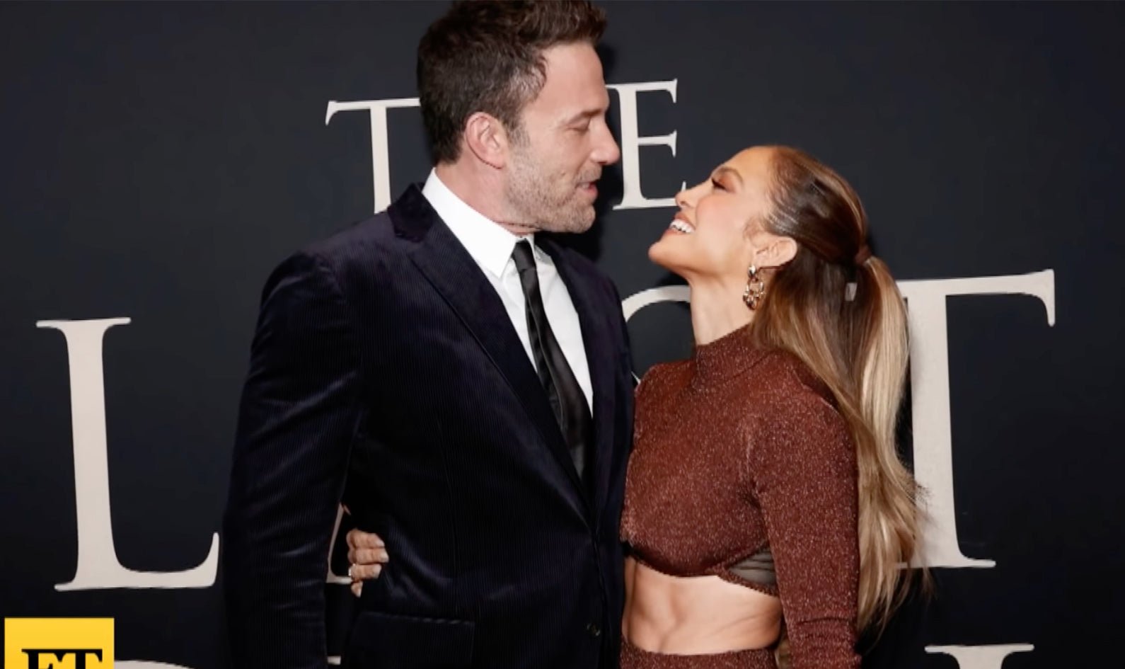 The Hollywood Couple of the Moment: Jennifer Lopez and Ben Affleck Kissed on the Red Carpet - DSF Antique Jewelry