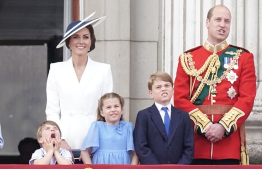 VIRAL: Prince Louis Made Funny Faces at Queen Elizabeth's Platinum Jubilee - DSF Antique Jewelry
