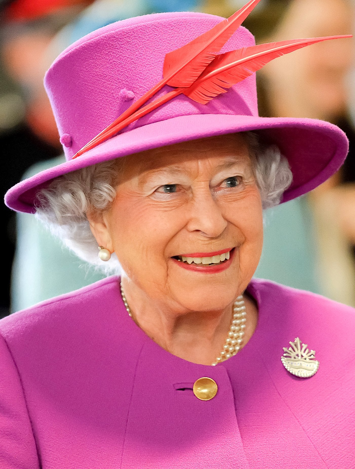 What Happens To Queen Elizabeth's Clothes After She Wears Them? - DSF Antique Jewelry
