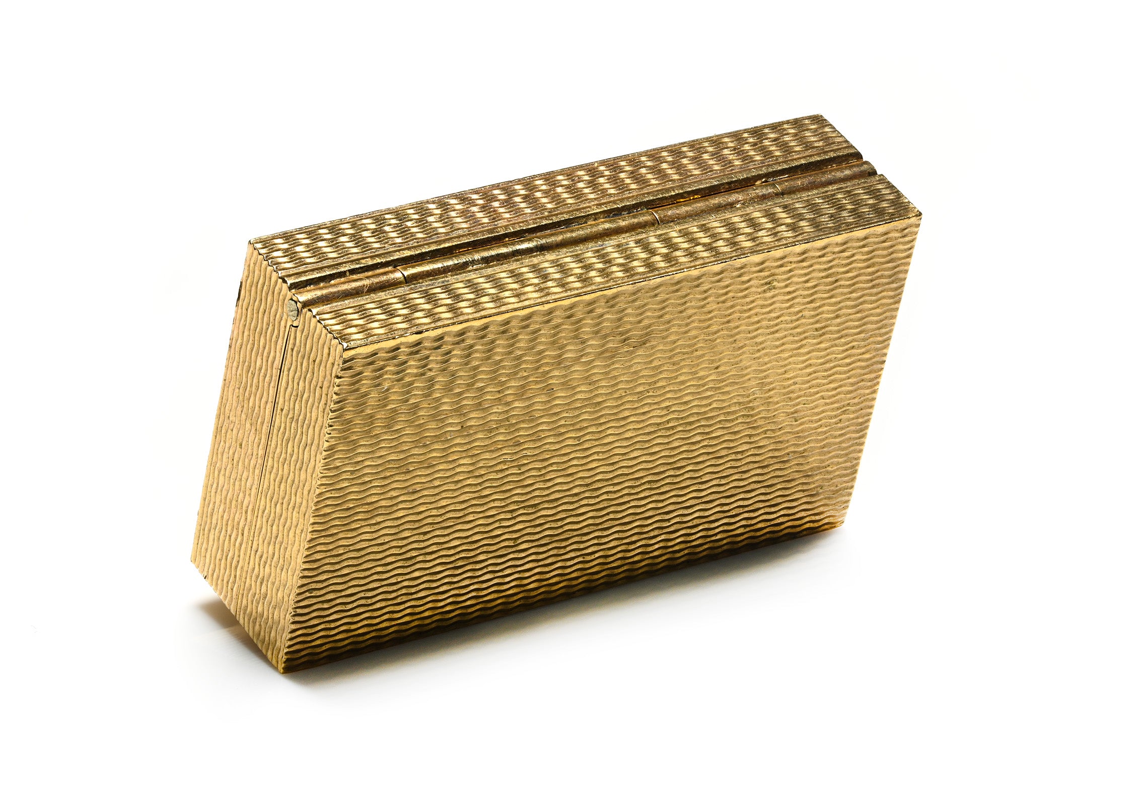 A Refined Antique English Gold Box with Engine-Turned Back