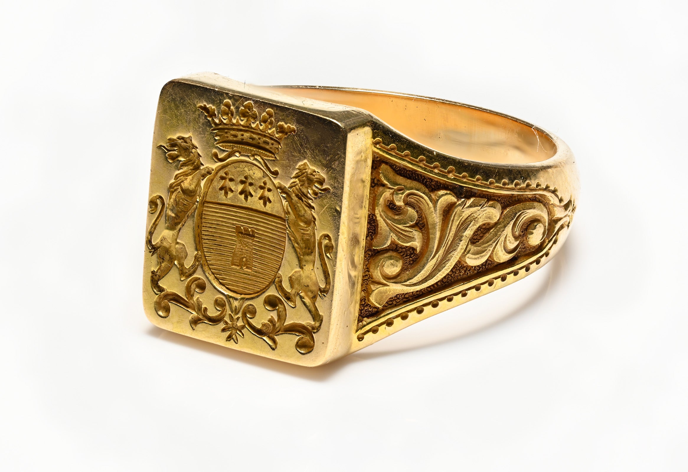 Antique Crest Mens Ring 