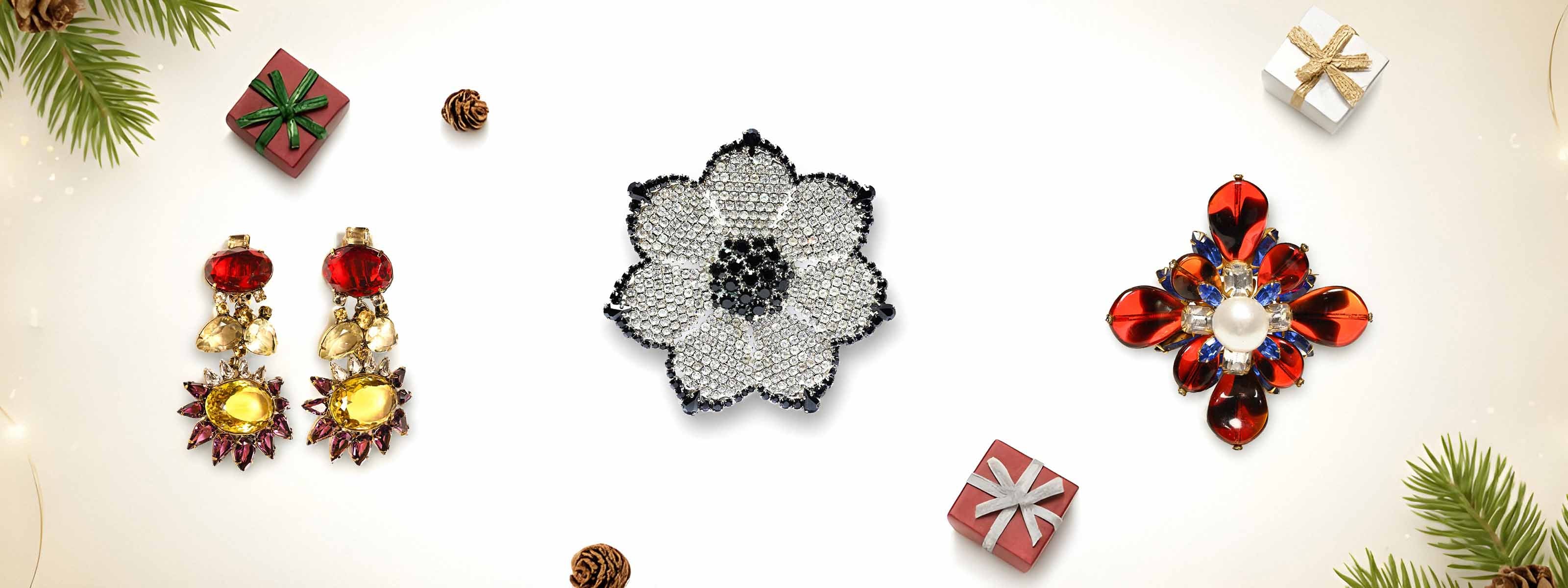 Earrings Necklaces Brooches High End Designer Costume Jewelry Display for holiday gifts 