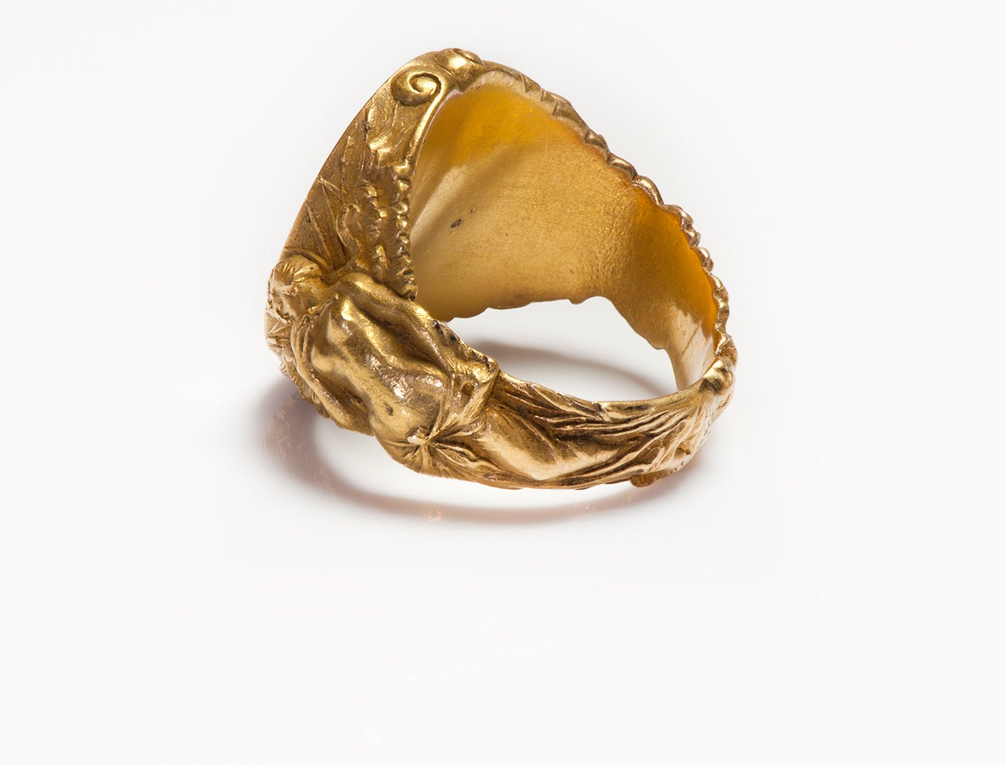 Antique Art Nouveau Gold Intaglio Crest Ring