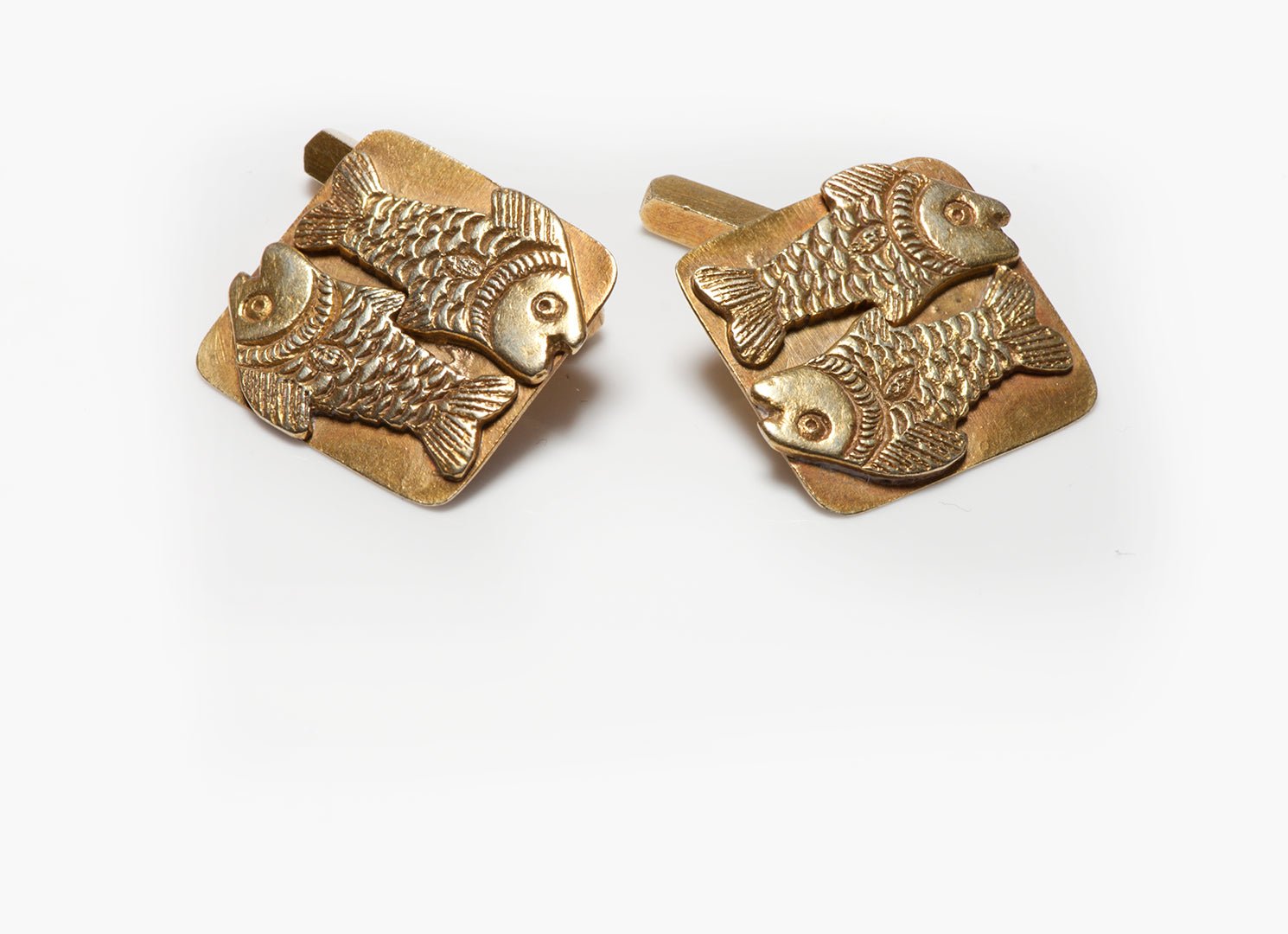Antique Arts & Crafts Yellow Gold Fish Cufflinks - DSF Antique Jewelry