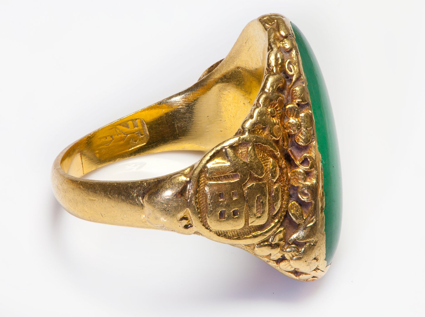 Antique Chinese 22K Gold Oval Jade Ring