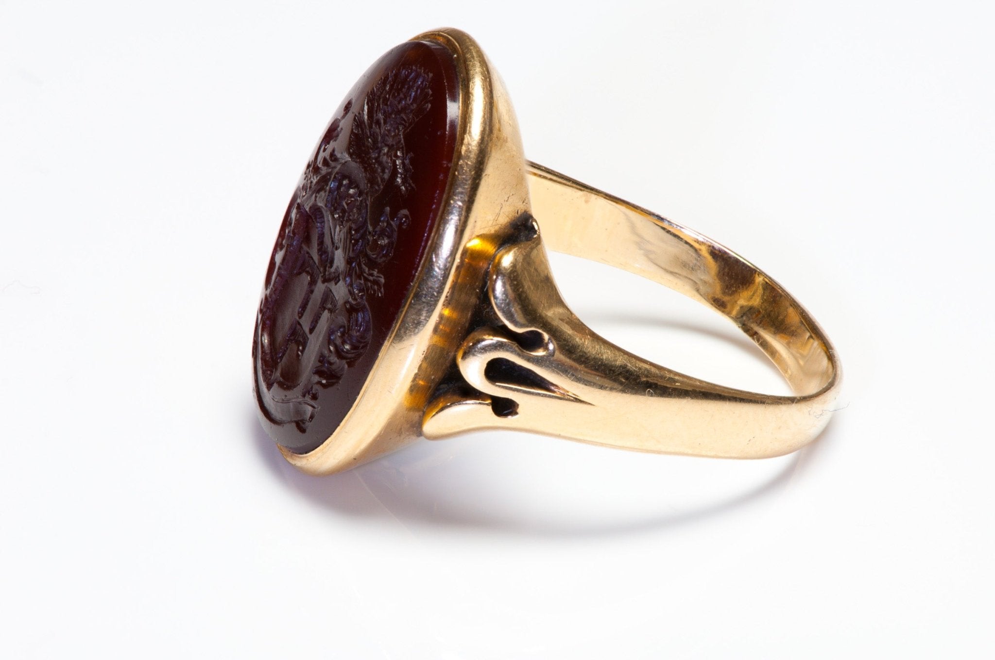 Antique Gold Sardonyx Crest Men's Ring