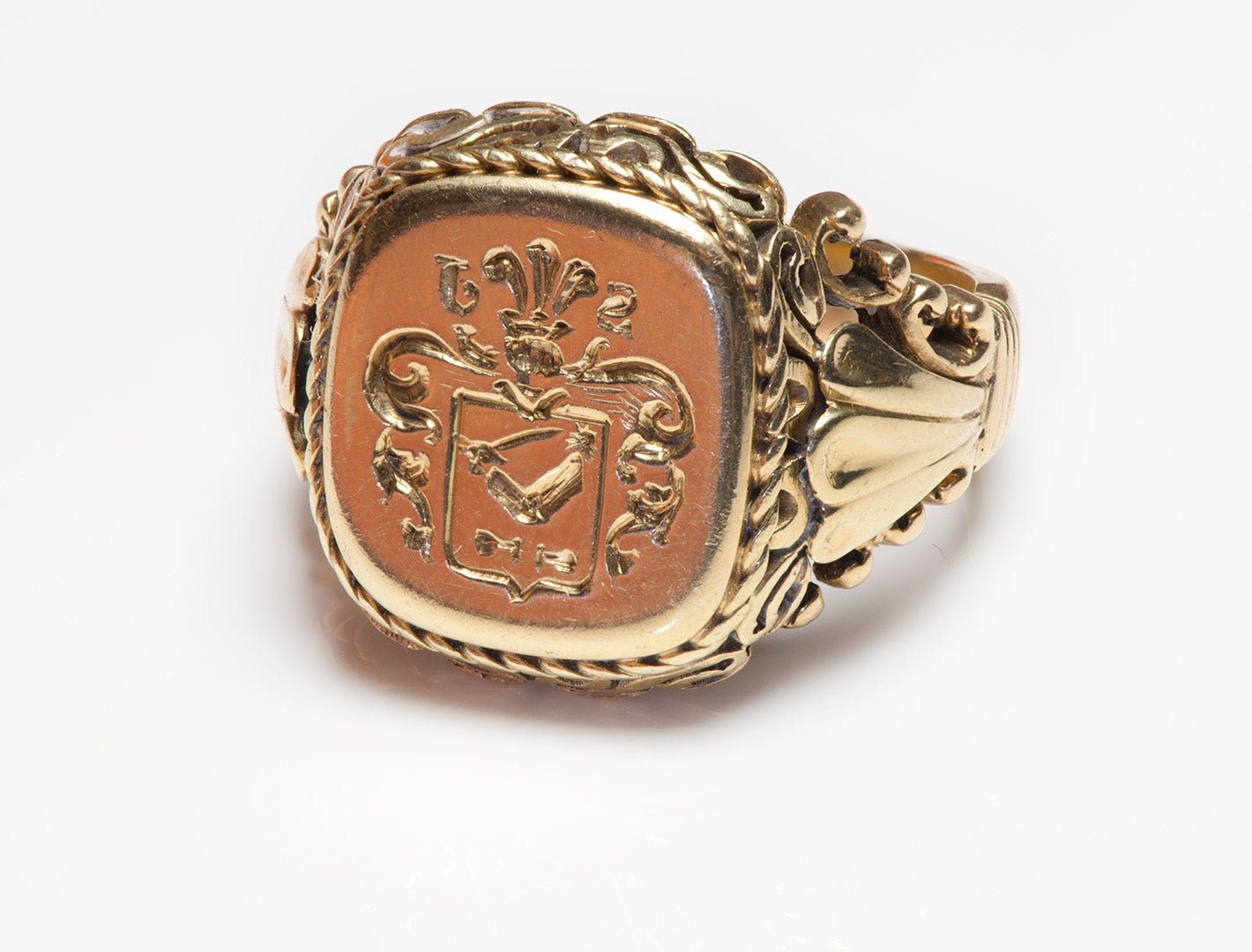 Antique Men's Gold Crest Ring - DSF Antique Jewelry